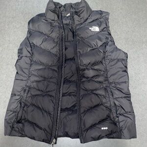 North Face Black Puffer Vest in Size Large. Great condition